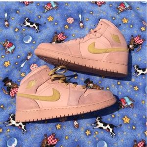 Air Jordan 1 Mid Coral Gold Stardust